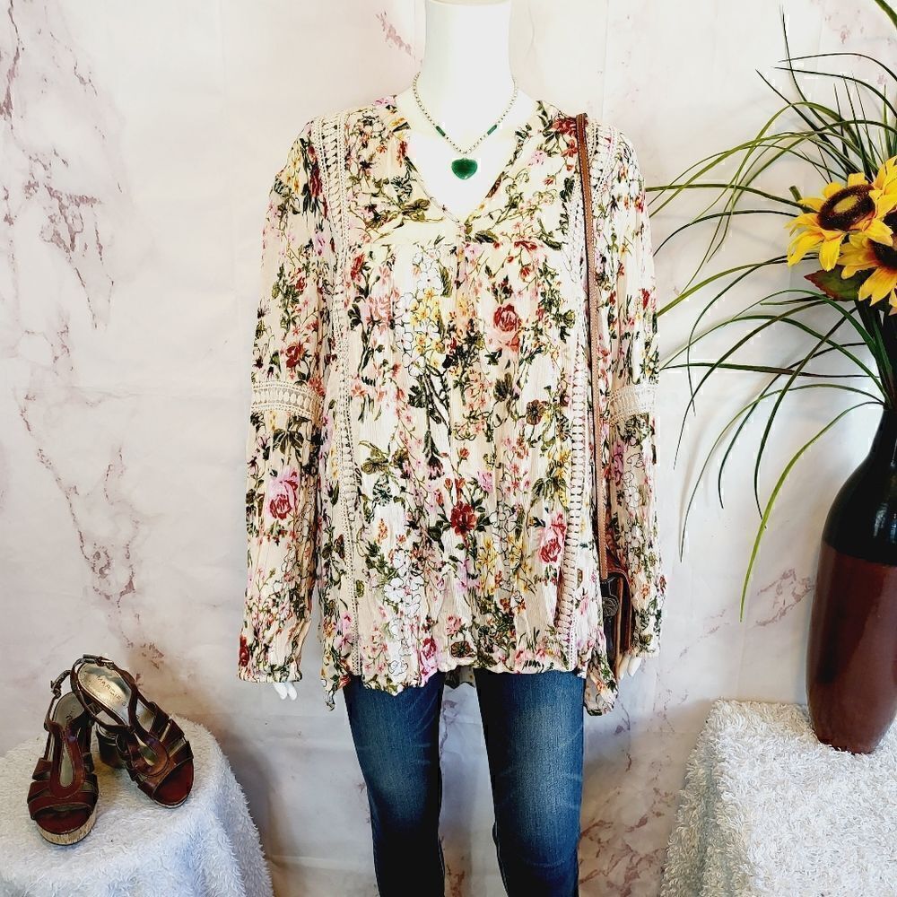 Chelsea & Theodore pretty boho pullover long sleeve blouse